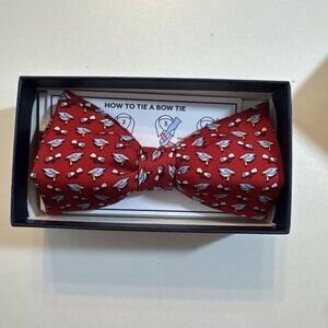 VINEYARD VINES MENS RED BOW TIE GRADUATION DIPLOMA & CAP 100% SILK $55